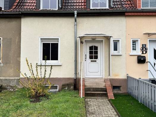 Reihenmittelhaus zum Kauf 79.000 € 3 Zimmer 70 m² 209 m² Grundstück frei ab sofort Leuna Leuna 06237