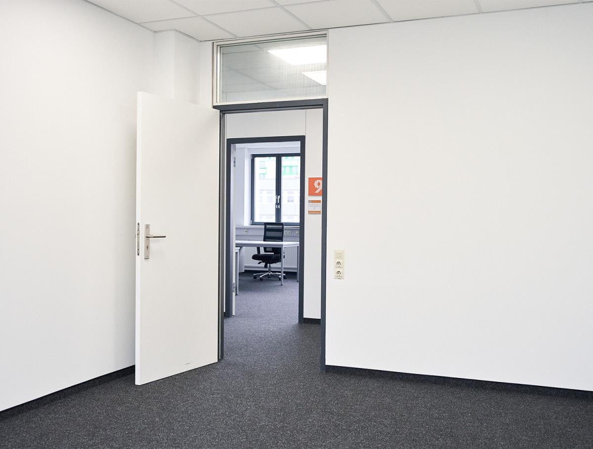 Bürofläche zur Miete 569 € 28,7 m²<br/>Bürofläche ab 28,7 m²<br/>Teilbarkeit Carl-Zeiss-Straße 5 Fellbach - Kernstadt Fellbach 70736