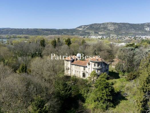 Schloss zum Kauf 2.130.000 € 17 Zimmer 1.485 m² 43.100 m² Grundstück Valence 26000