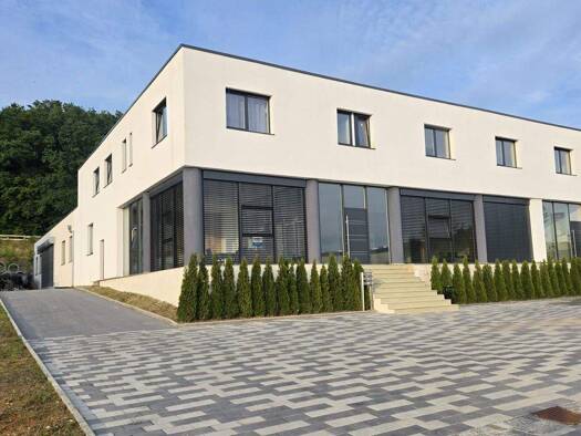 Produktionshalle zum Kauf als Kapitalanlage geeignet 1.800.000 € 1.518 m² 3.036 m² Grundstück Neßlbach Winzer 94577