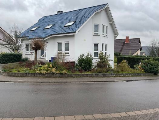 Einfamilienhaus zum Kauf provisionsfrei 548.000 € 9 Zimmer 247 m² 700 m² Grundstück Professor-Hirschmann-Straße 16 Püttlingen 66346