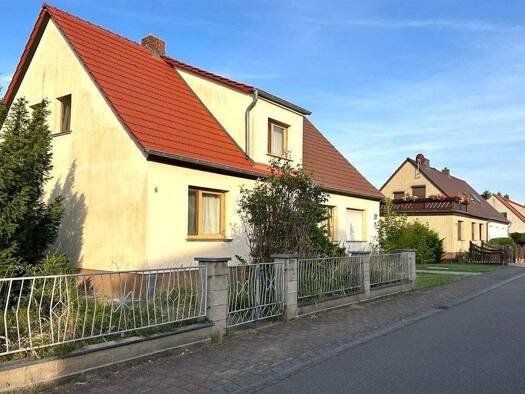 Doppelhaushälfte zum Kauf 89.500 € 5 Zimmer 95 m² 711 m² Grundstück Gräfenhainichen 06773