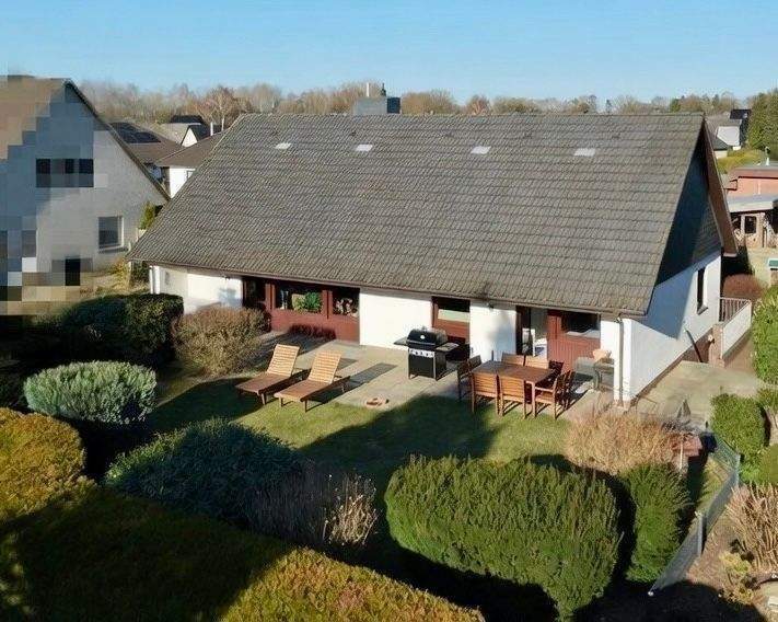 Immobilie in Ellerau - Lichtdurchfluteter Familien-Bungalow mit großem Vollkeller und Süd-West-Garten in Ellerau - Bild 0