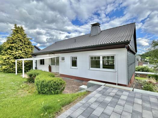 Einfamilienhaus zum Kauf 320.000 € 4 Zimmer 110,4 m² 676 m² Grundstück Grevenbrück Lennestadt 57368