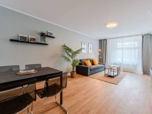 Wohnung zur Miete 800 € 2 Zimmer 65 m² Geschoss EG/1 frei ab sofort Friedrichshain Berlin 10245