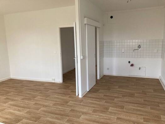 Wohnung zur Miete 340 € 3 Zimmer 58,1 m² 7. Geschoss frei ab 15.09.2026 Kastanienstraße 5 Lusan Gera 07549