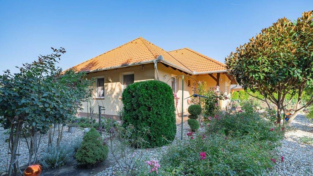Bungalow zum Kauf provisionsfrei 315.800 € 3 Zimmer 109 m² 1.100 m² Grundstück frei ab sofort Balatonszentgyörgy 8710