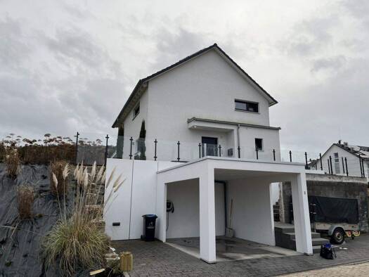 Einfamilienhaus zur Miete 2.300 € 4,5 Zimmer 128 m² 381 m² Grundstück frei ab 01.04.2026 Münklingen Weil der Stadt 71263