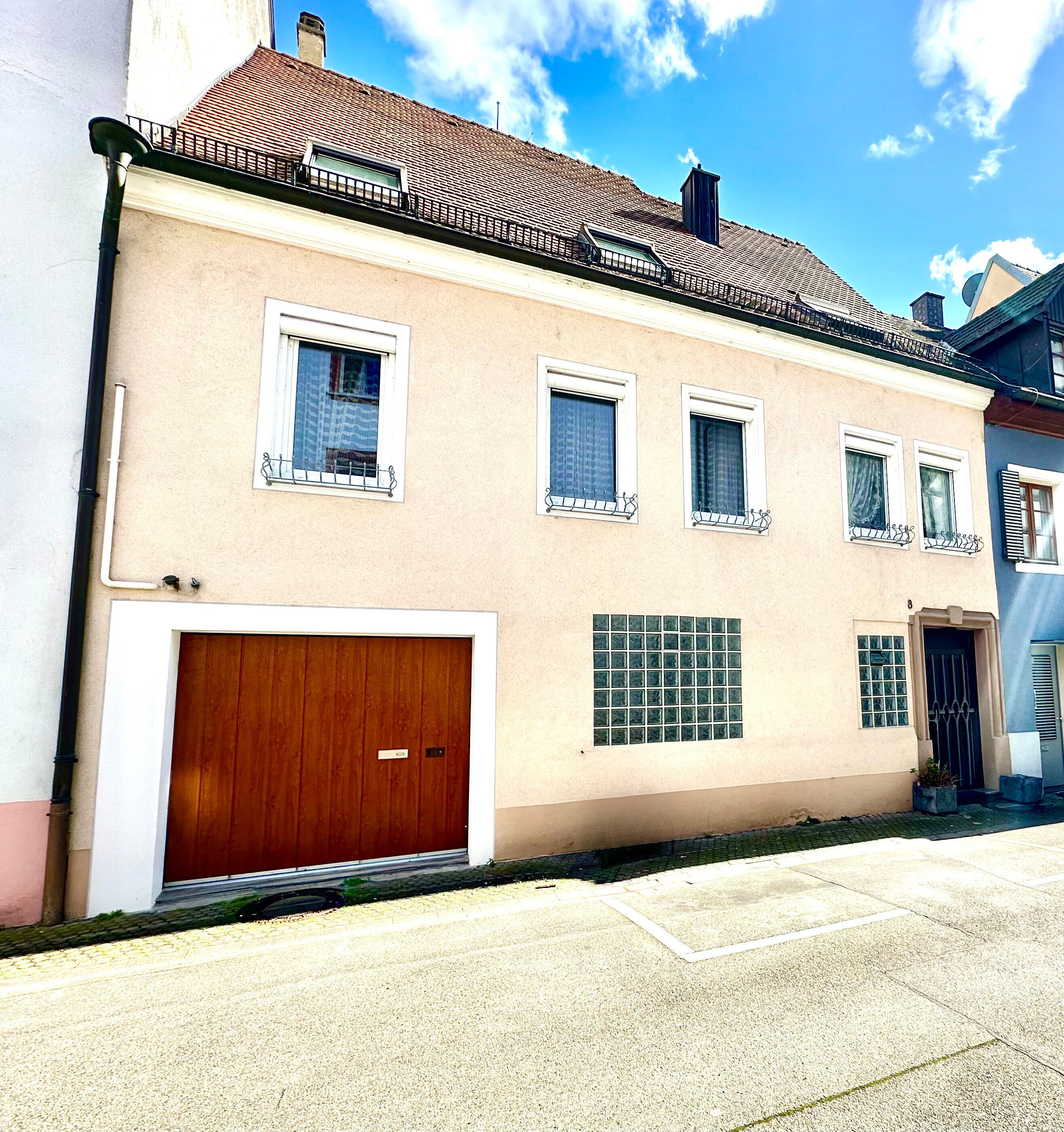 Stadthaus zum Kauf 340.000 € 5,5 Zimmer 160 m²<br/>Wohnfläche 122 m²<br/>Grundstück Kenzingen Kenzingen 79341