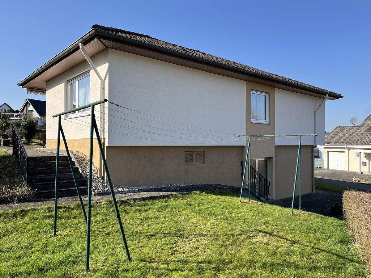 Immobilie in Gerolstein - Einfamilienhaus mit Einliegerwohnung und großem Grundstück in ruhiger Lage von Gerolstein-Lissingen - Bild 4