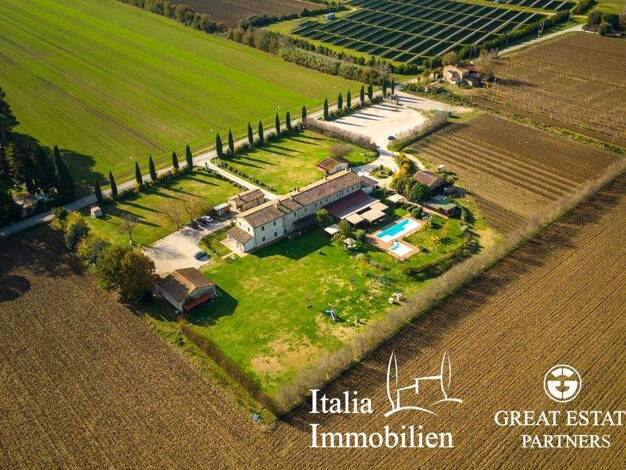 Bauernhaus zum Kauf 6.500.000 € 20 Zimmer 1.000 m² 20.000 m² Grundstück Bastia Umbra 06083