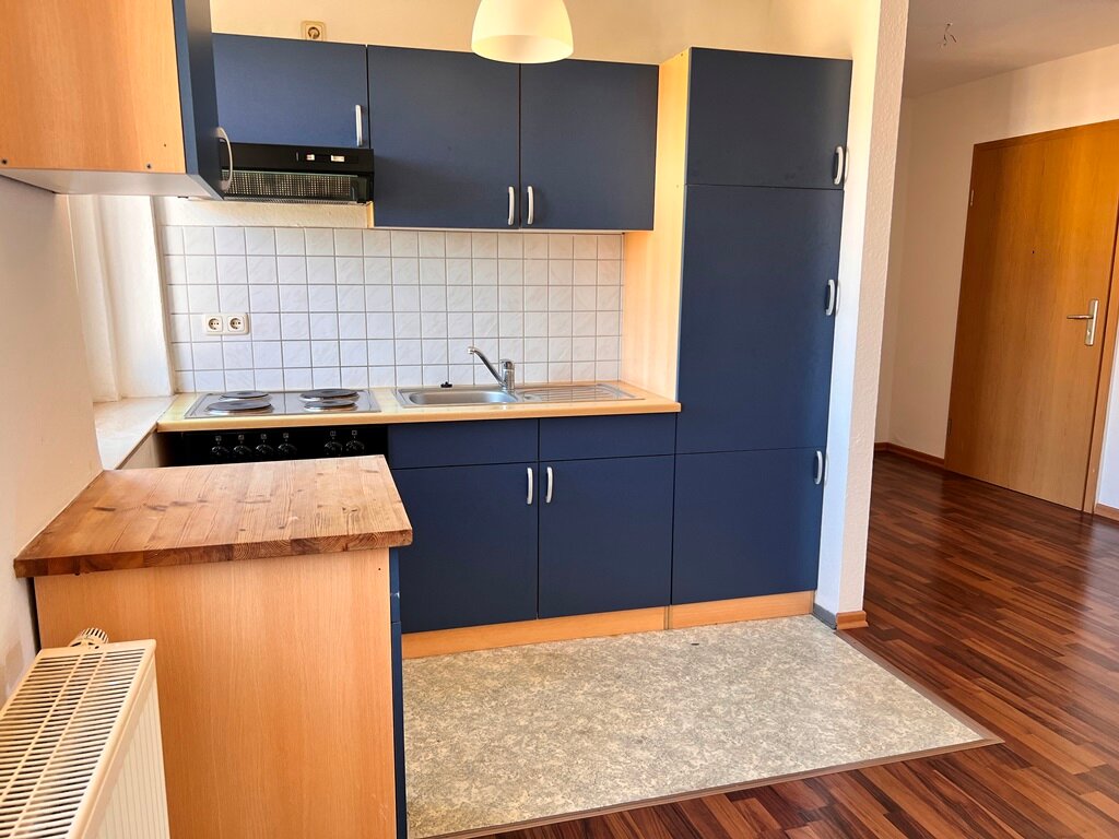 Wohnung zur Miete 219 € 2 Zimmer 38,5 m²<br/>Wohnfläche 01.01.2025<br/>Verfügbarkeit Reinsdorfer Str. 42 Südvorstadt Plauen 08527