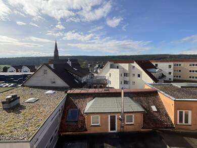 Wohnung zur Miete 585 € 2,5 Zimmer 87 m² Dachgeschoss frei ab sofort Stadtgebiet St. Georgen 78112