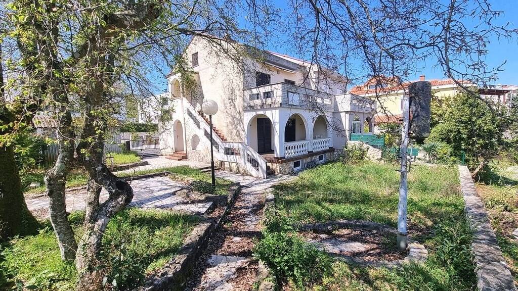 Einfamilienhaus zum Kauf 500.000 € 10 Zimmer 150 m² 300 m² Grundstück Malinska-Dubasnica 51511