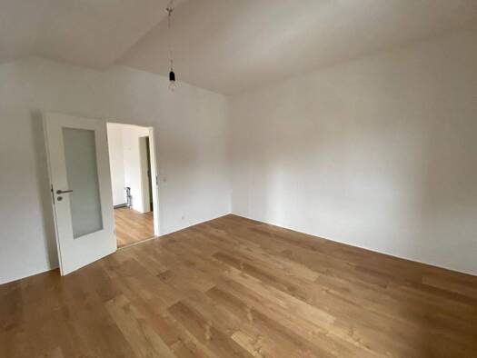 Wohnung zur Miete 360 € 2 Zimmer 60 m² 3. Geschoss frei ab sofort Erlbacher Straße 1 Gersdorf 09355