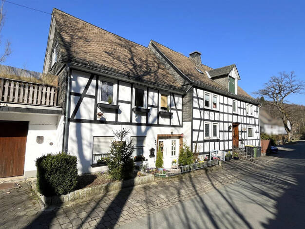 Mehrfamilienhaus zum Kauf 279.000 € 9 Zimmer 250 m² 462 m² Grundstück Westfeld Schmallenberg-Westfeld 57392