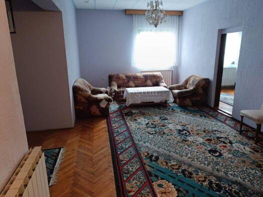 Haus zum Kauf 750.000 € 25 Zimmer 1.076 m² Belovar, Sesvete Sesvete