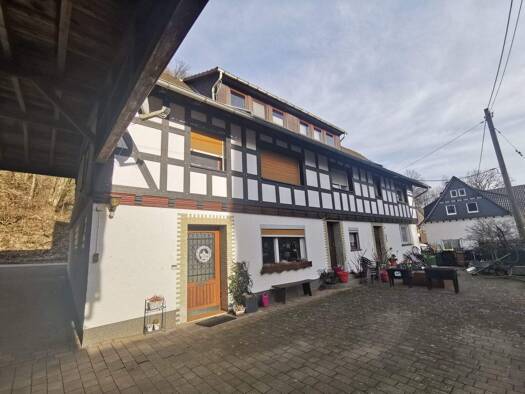 Mehrfamilienhaus zum Kauf 119.000 € 9 Zimmer 210 m² 571 m² Grundstück Elsoff Bad Berleburg 57319