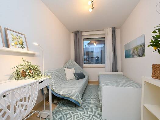 WG-Zimmer zur Miete Wohnen auf Zeit 740 € 15 m² 2. Geschoss frei ab sofort Bad Cannstatt Stuttgart 70372