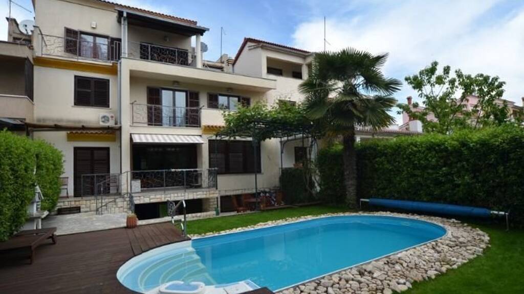 Mehrfamilienhaus zum Kauf als Kapitalanlage geeignet 800.000 € 12 Zimmer 267 m² 323 m² Grundstück Rovinj 52210