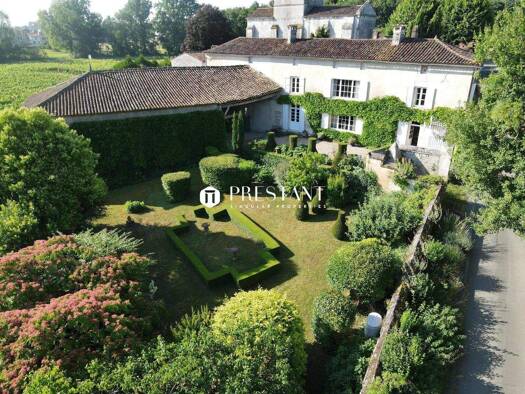 Haus zum Kauf 569.000 € 212 m² 1.847 m² Grundstück Bassac 16120