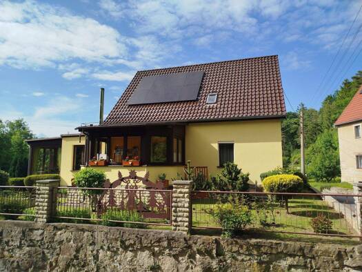 Einfamilienhaus zum Kauf 389.000 € 8 Zimmer 165 m² 600 m² Grundstück Langenhennersdorf Bad Gottleuba-Berggießhübel 01816