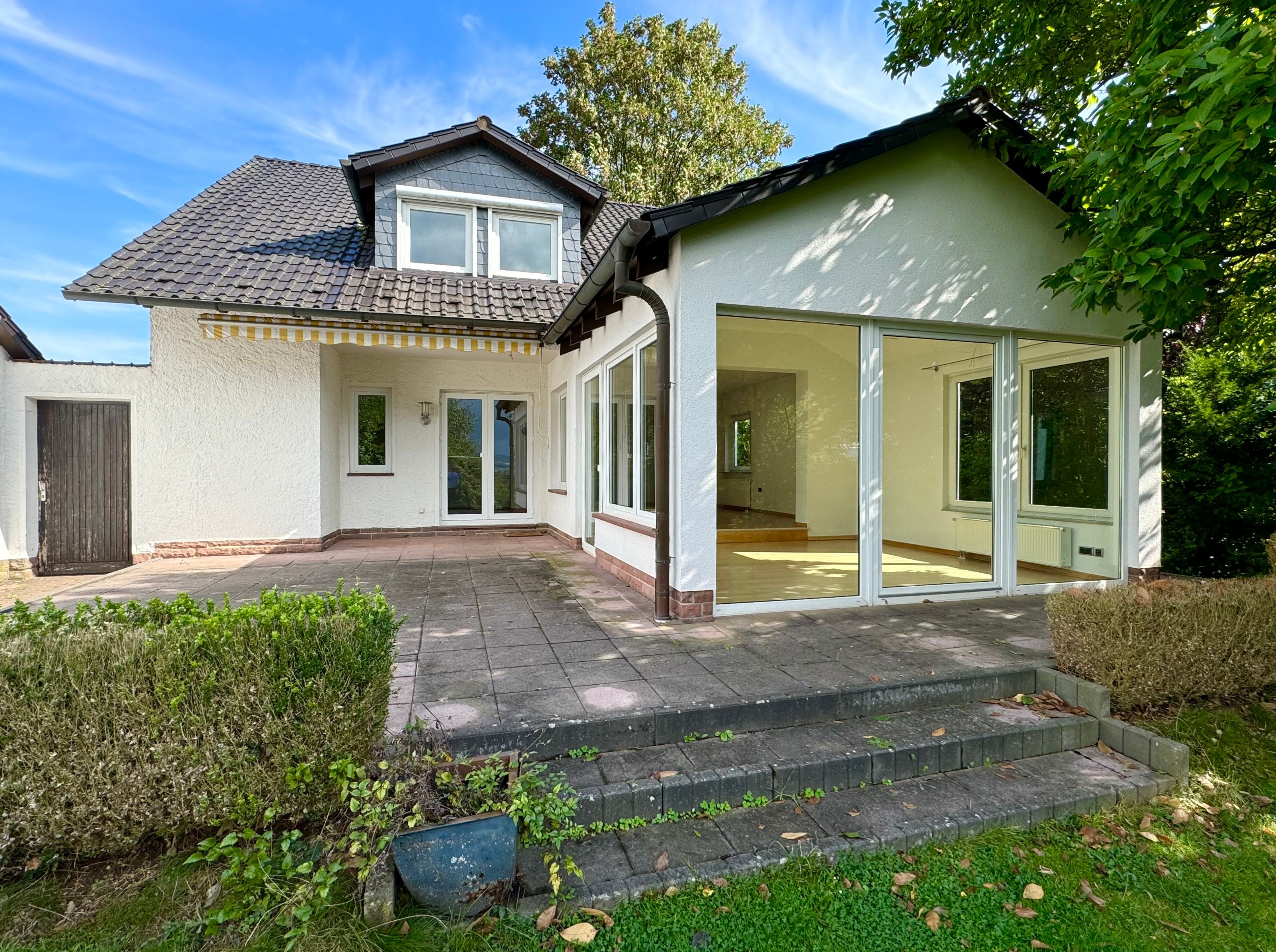 Einfamilienhaus zum Kauf 365.000 € 5,5 Zimmer 133 m²<br/>Wohnfläche 1.563 m²<br/>Grundstück ab sofort<br/>Verfügbarkeit Kernstadt Holzminden 37603