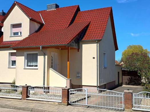 Doppelhaushälfte zum Kauf provisionsfrei 169.000 € 4 Zimmer 100 m² 687 m² Grundstück frei ab sofort Karl-Gaedcke-Straße 28 Salzwedel Salzwedel 29410