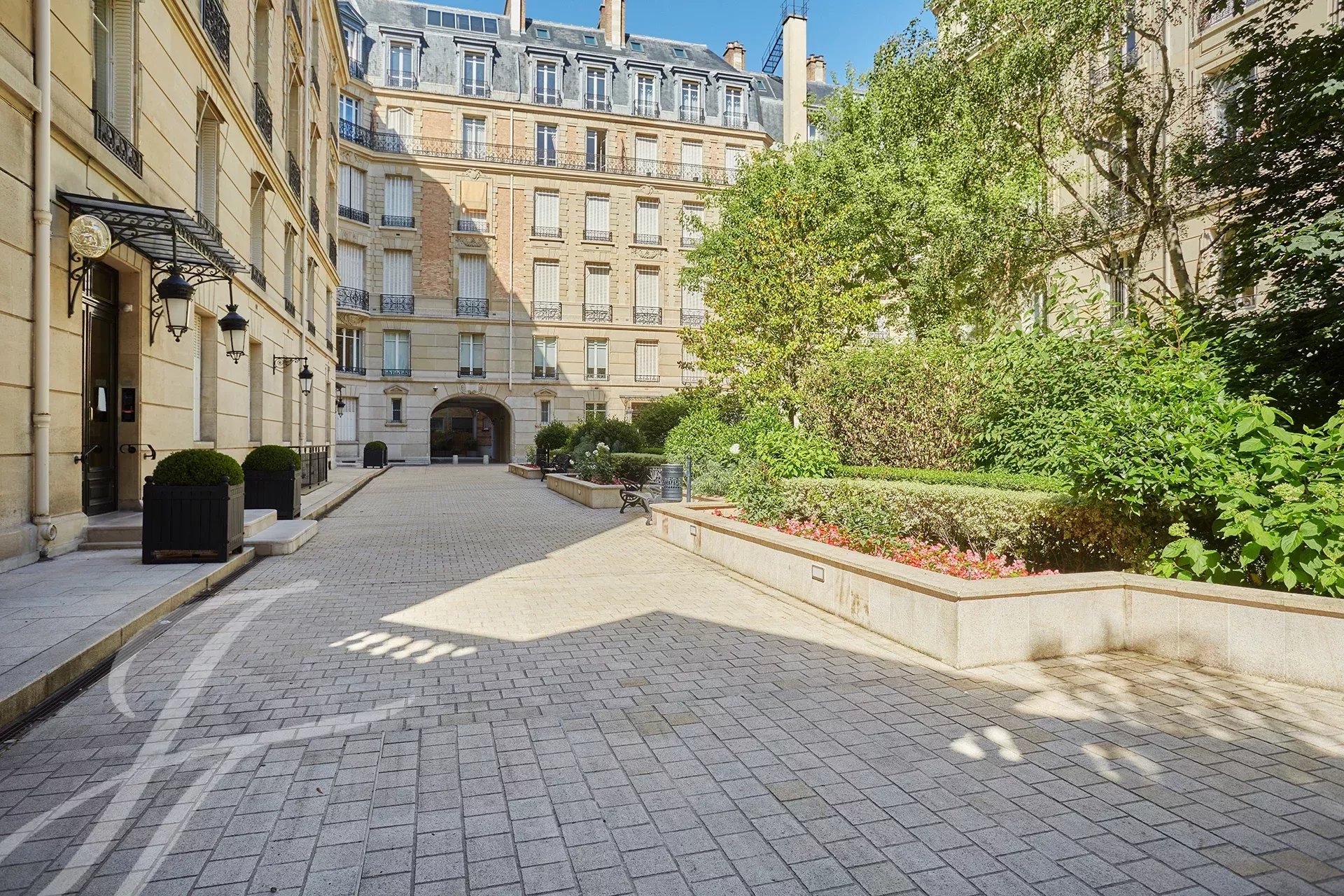 Studio zum Kauf provisionsfrei 1.390.000 € 2 Zimmer 40,5 m²<br/>Wohnfläche 5.<br/>Geschoss Triangle d'Or Paris 8ème 75008