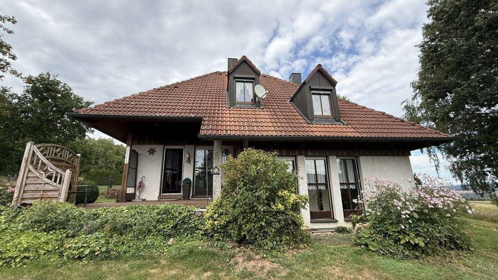 Einfamilienhaus zum Kauf 239.000 € 3,5 Zimmer 130,9 m² 496 m² Grundstück Pleußen Mitterteich 95666