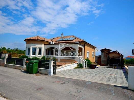 Einfamilienhaus zum Kauf 650.000 € 5 Zimmer 270 m² Vodice 22211