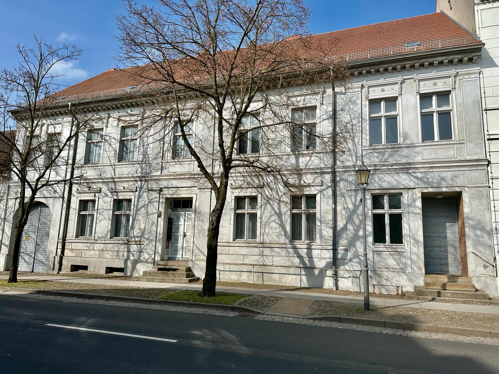 Mehrfamilienhaus zum Kauf 595.000 € 12 Zimmer 320 m²<br/>Wohnfläche 1.704 m²<br/>Grundstück Kremmen Kremmen 16766