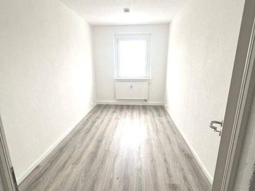 Wohnung zur Miete 425 € 3 Zimmer 68 m² 3. Geschoss frei ab sofort Neue Platekaer Str 10 Borna 04552