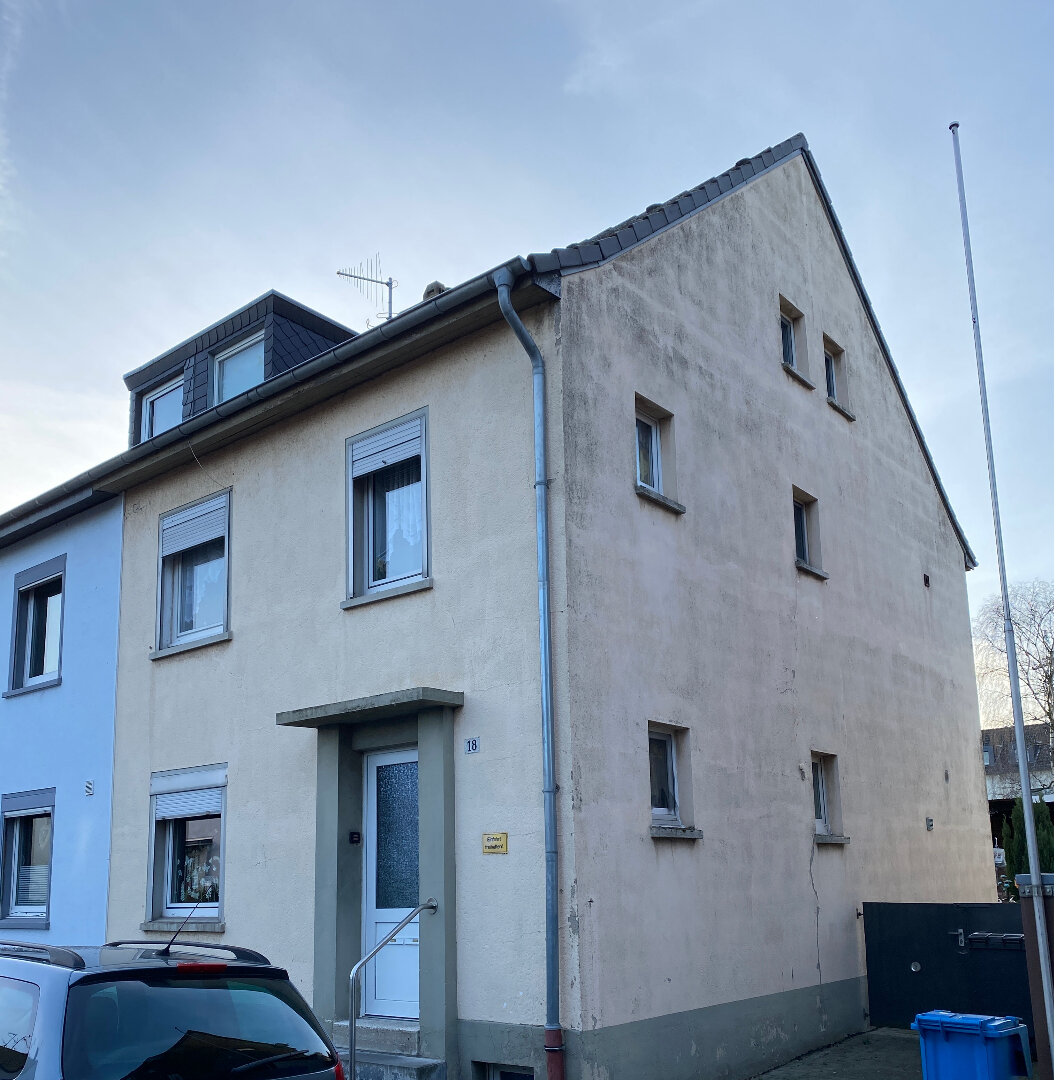 Doppelhaushälfte zum Kauf 149.000 € 6 Zimmer 105,4 m²<br/>Wohnfläche 240 m²<br/>Grundstück Cranachstraße 18 Dülken - Mitte Viersen 41751