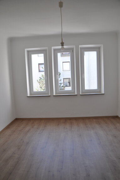 Wohnung zur Miete 770 € 3,5 Zimmer 76,6 m² 3. Geschoss Veilhof Nürnberg 90489