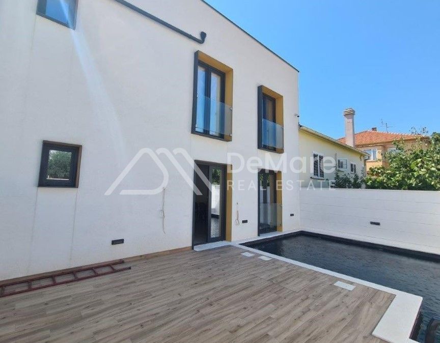 Haus zum Kauf 630.000 € 7 Zimmer 255 m²<br/>Wohnfläche 187 m²<br/>Grundstück Zadar center