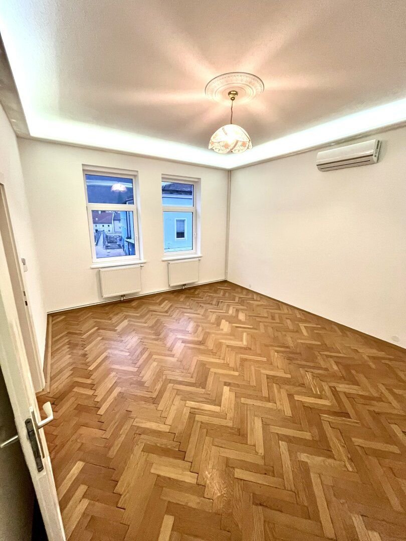 Wohnung zum Kauf 229.000 € 4 Zimmer 1.<br/>Geschoss Gloggnitz 2640