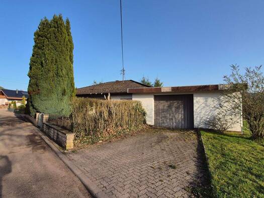 Bungalow zum Kauf 399.900 € 6 Zimmer 140 m² 811 m² Grundstück frei ab sofort Wasgaustr. 19 Busenberg 76891