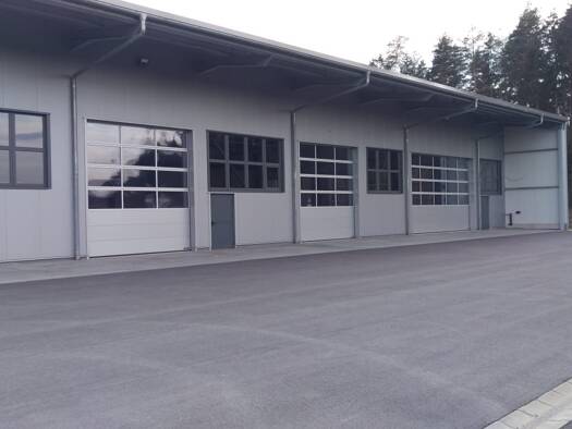 Produktionshalle zur Miete - Erstbezug provisionsfrei 1.200 m² Lagerfläche teilbar von 950 m² bis 1.200 m² Hammermühle Moosbach 92709