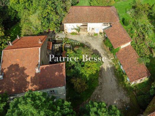 Reihenmittelhaus zum Kauf 399.000 € 7 Zimmer 188 m² 24.578 m² Grundstück Saint-Amour 39160