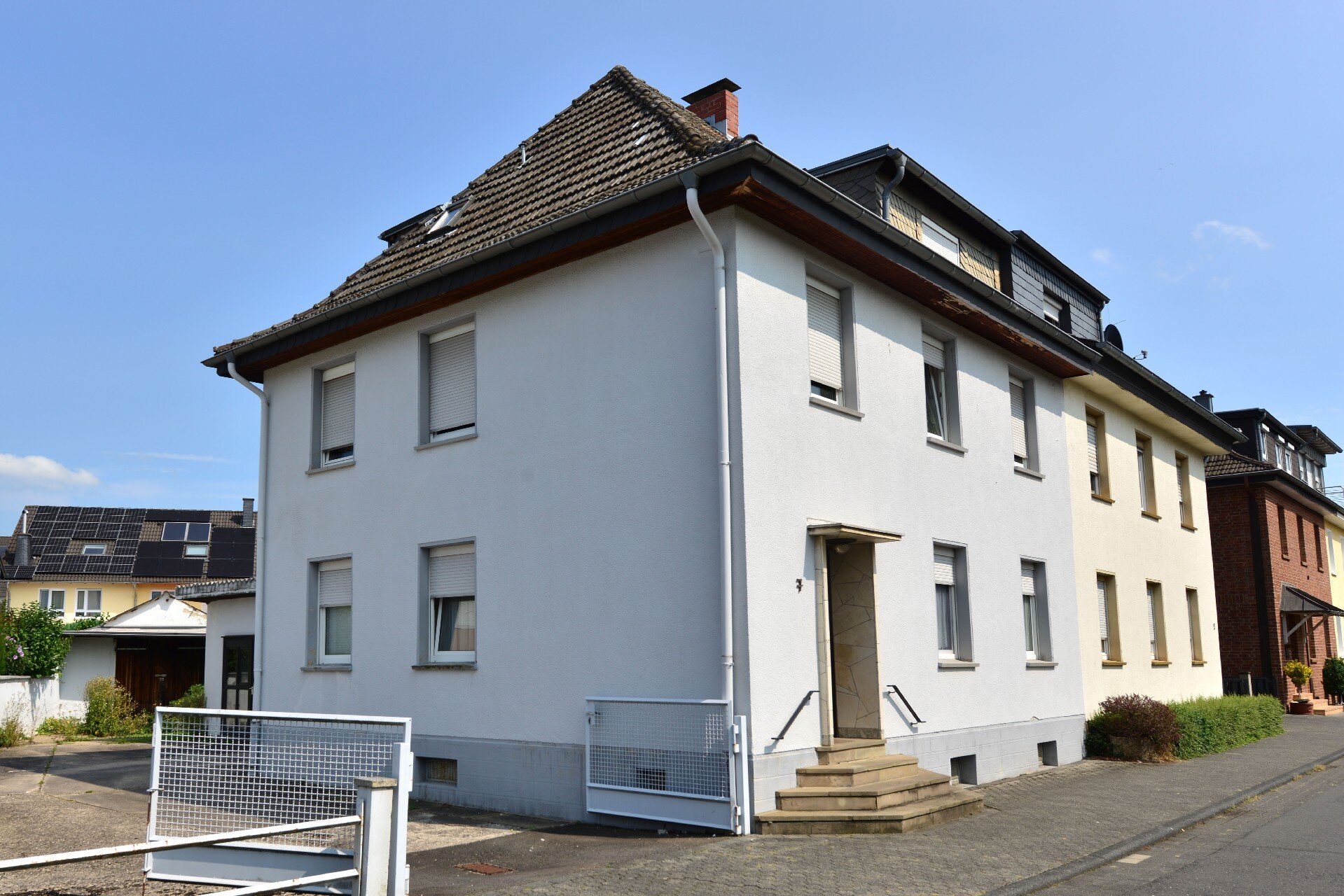 Mehrfamilienhaus zum Kauf als Kapitalanlage geeignet 339.000 € 8 Zimmer 178 m²<br/>Wohnfläche 398 m²<br/>Grundstück Hennef Hennef 53773