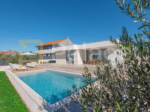 Einfamilienhaus zum Kauf - Erstbezug 650.000 € 3 Zimmer 150 m² Bilice 22000