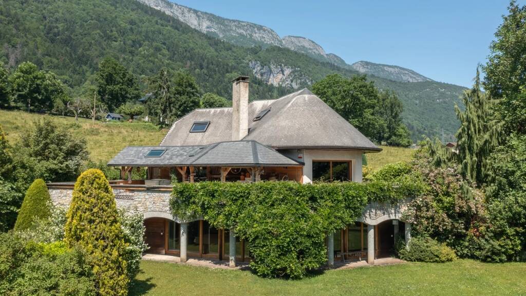 Einfamilienhaus zum Kauf 1.340.000 € 470 m² 2.900 m² Grundstück Peripherie Lathuile 74210