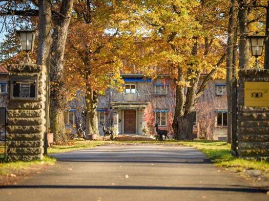 Haus zum Kauf 2.350.000 € 50 Zimmer 1.900 m² 55.000 m² Grundstück Kilafors 823 30