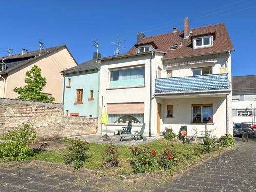 Haus zum Kauf 595.000 € 9 Zimmer 240 m² 391 m² Grundstück frei ab sofort Sossenheim Frankfurt am Main 65936