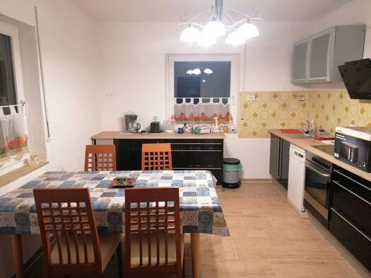 Mehrfamilienhaus zum Kauf provisionsfrei 560.000 € 11 Zimmer 275 m² 679 m² Grundstück frei ab sofort Sulzbach-Rosenberg 92237