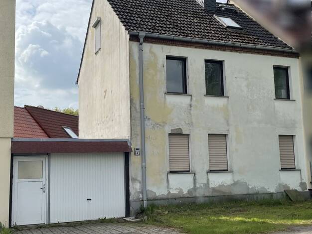 Doppelhaushälfte zum Kauf 79.000 € 4 Zimmer 118 m² 570 m² Grundstück Biere Bördeland 39221
