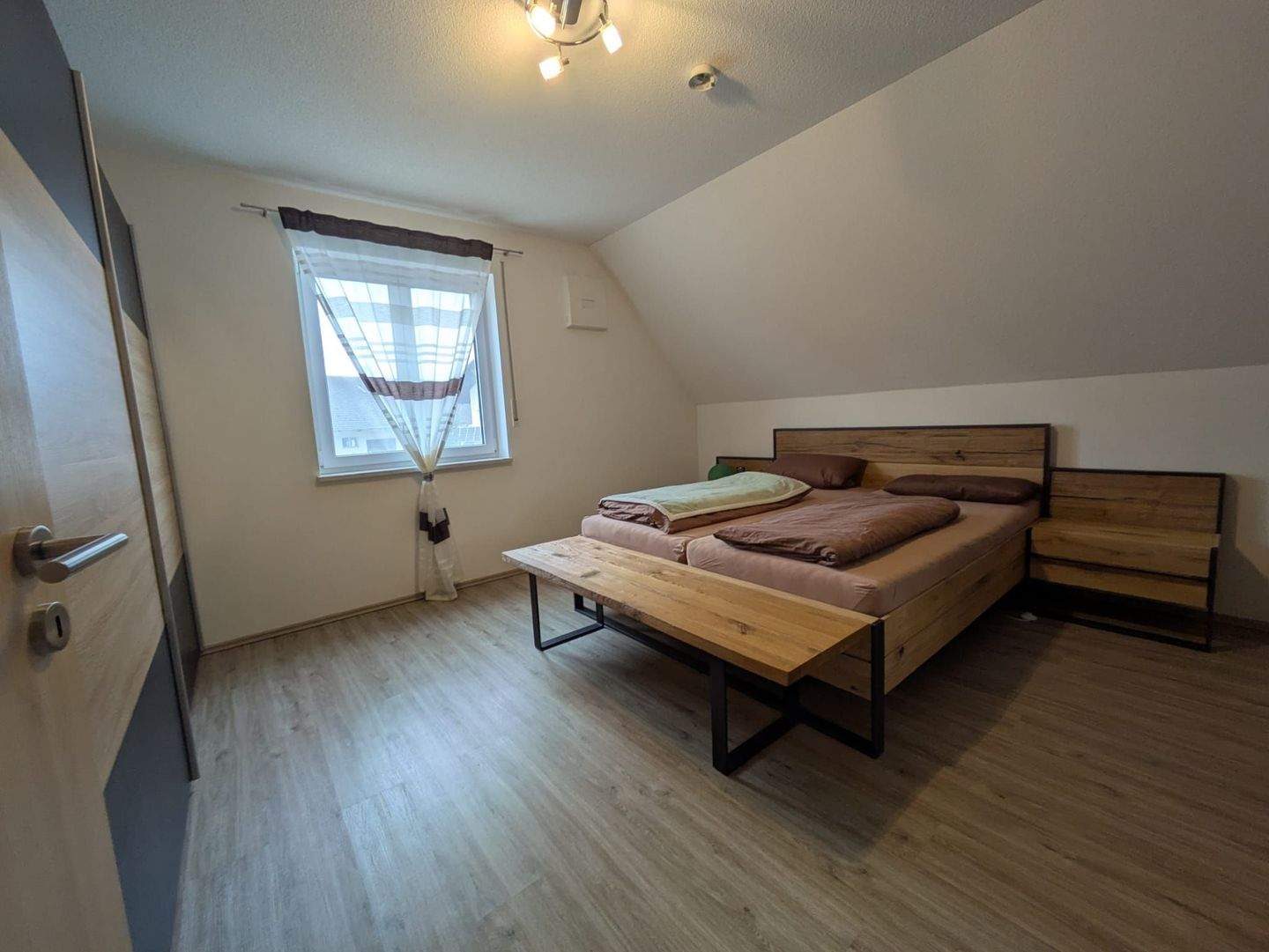 Immobilie in Weichering - Großzügige 2-Zimmer-Eigentumswohnung mit Balkon in bester Lage! - Bild 1