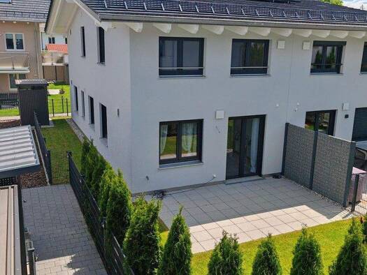 Doppelhaushälfte zum Kauf - Erstbezug provisionsfrei 859.900 € 5 Zimmer 128,4 m² 140 m² Grundstück frei ab 01.02.2026 Faistenhaar Brunnthal 85649