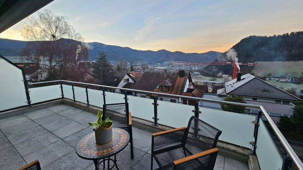 Mehrfamilienhaus zum Kauf 990.000 € 9 Zimmer 263 m² 636 m² Grundstück frei ab 01.04.2026 Kollnau Waldkirch 79183